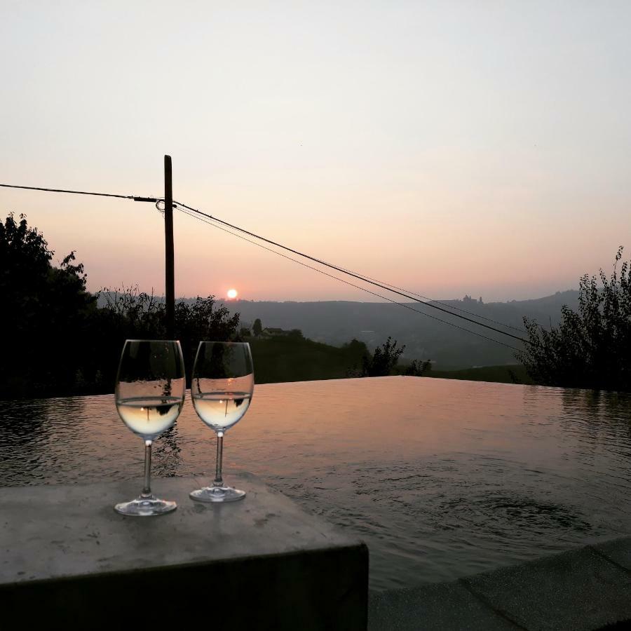 בית הארחה Monforte dʼAlba 	Cascina Roella מראה חיצוני תמונה