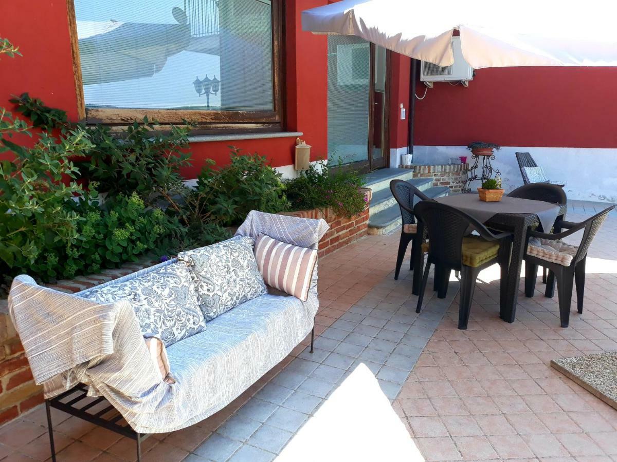 בית הארחה Monforte dʼAlba 	Cascina Roella מראה חיצוני תמונה